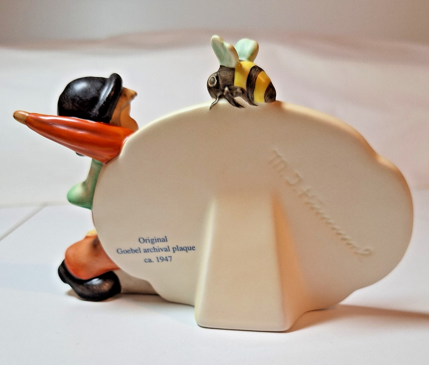 HUMMEL Merry Wanderer #900 TMK8 Millennium 2000 Plaque Figurine – Read!