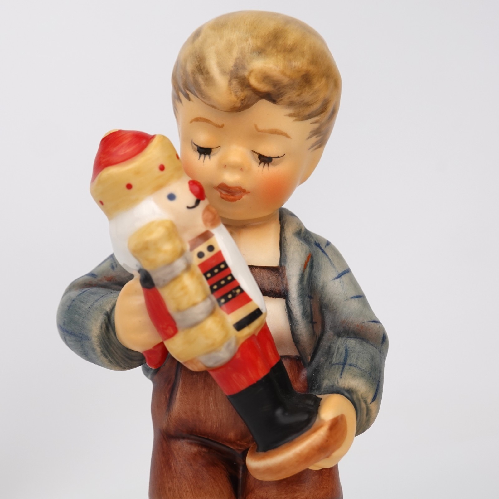 Hummel 2130 Nutcracker Sweet W/Tree TMK8 Boy Holding Nutcracker 6″tall RARE