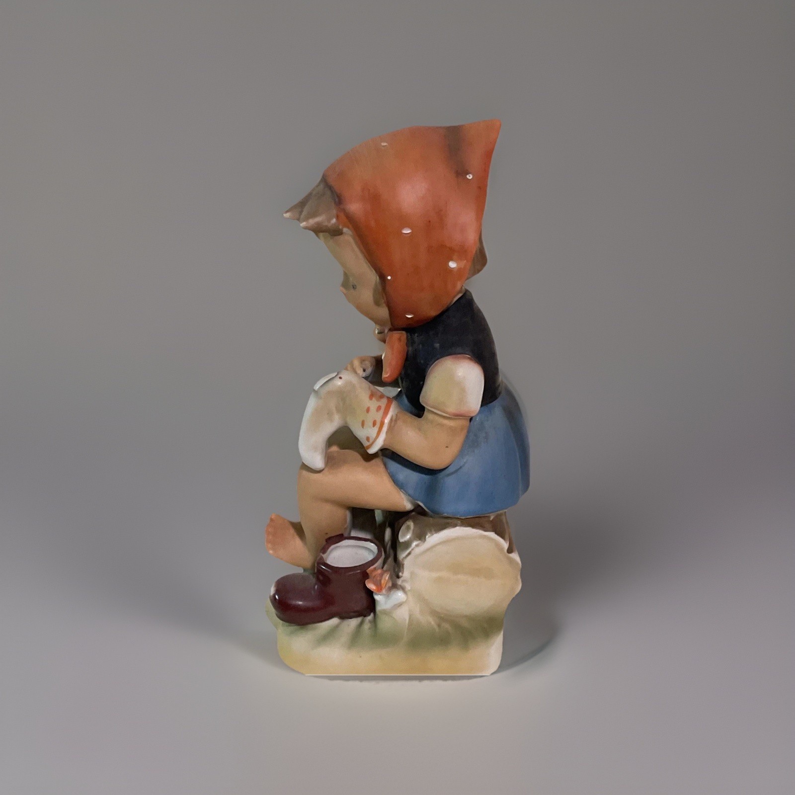 Erich Stauffer Designed Figurine Little Mender Ceramic Hummel 8.5 Inches Tall