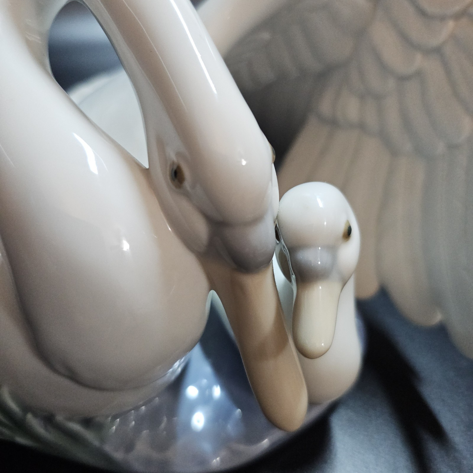 Nao by Lladro Swan with Cygnet Porcelain Figurine 11 x 9″ 1999 Model #1358 Spain