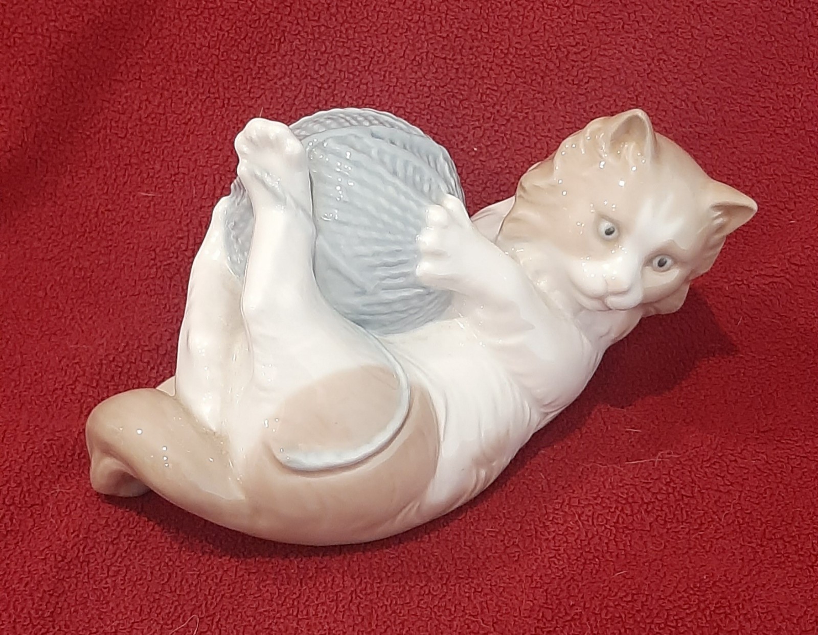 Vintage 1978 LLADRO NAO Daisa Kitten/ Cat Playing with Yarn Porcelain Figurine