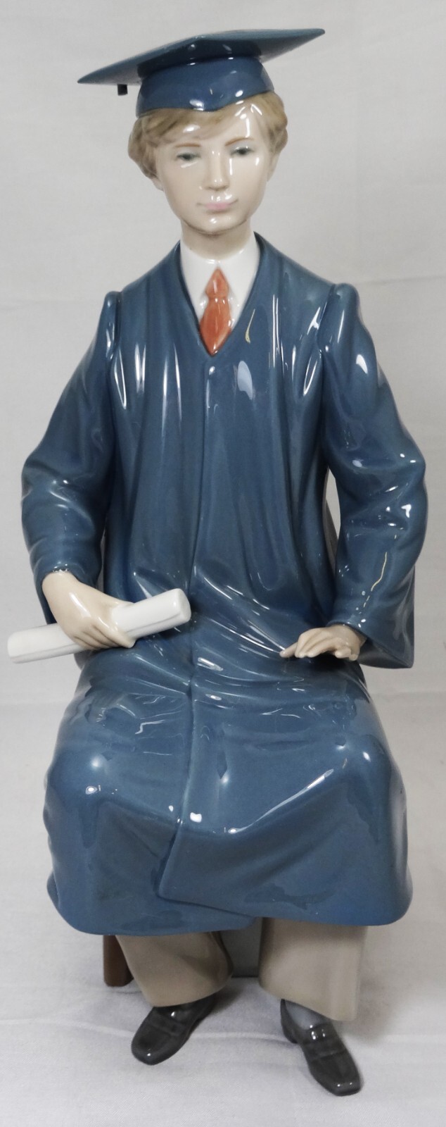 GRADUATE MALE by Lladro 11.25″ tall #5198 No Box… Tassel missing made in Spain