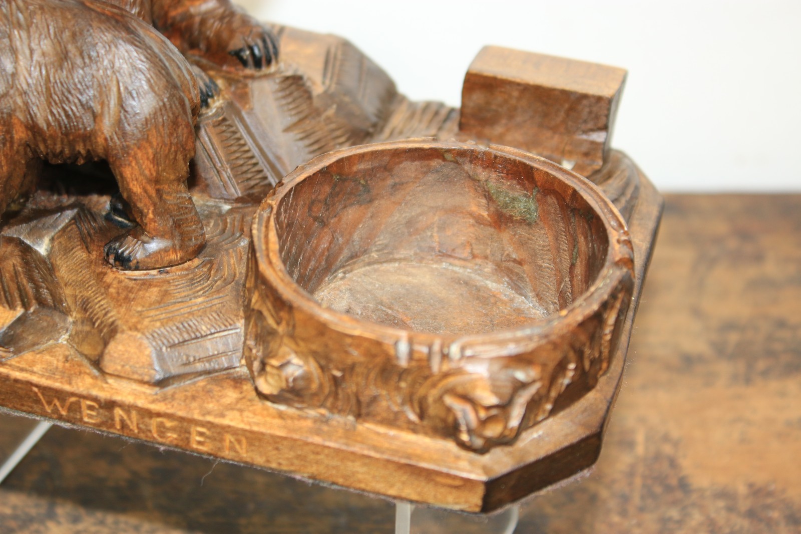 Vintage BLACK FOREST Mother BEAR and cub CARVED WOOD ASHTRAY Wengen 7″x5″x5″