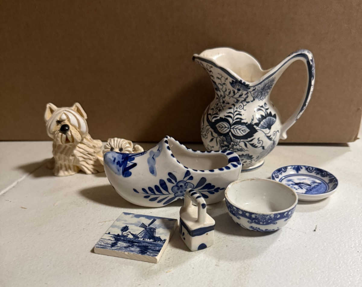 Vtg Delft Blue White Miniature Lot 6pc Clog Pitcher Iron Tile Bowl & 2 Dog Figur