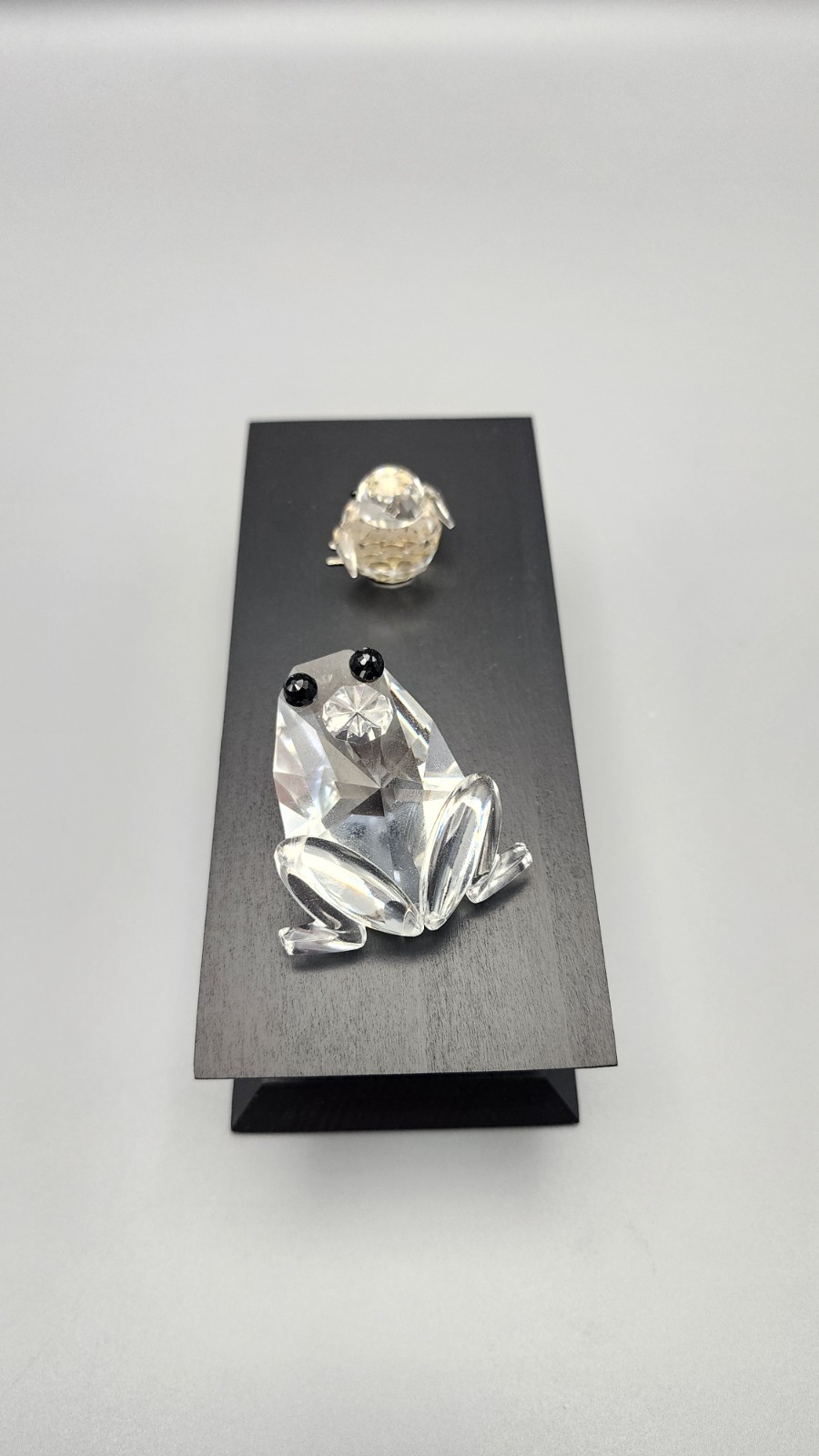 Swarovski Crystal 1985 Medium, Frog Prince Figurine w logo and baby chick