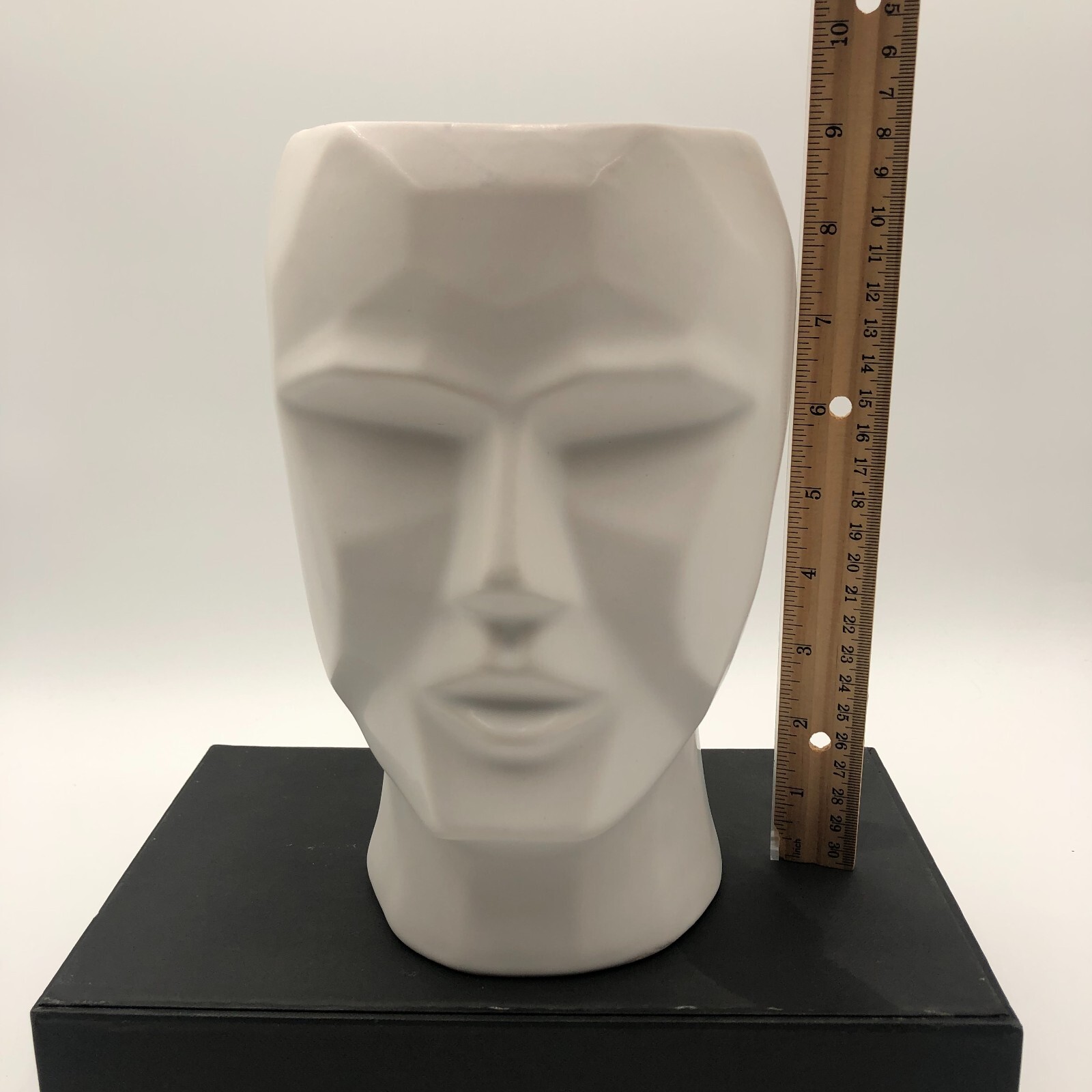 Geometric Ceramic 9 Inch Head Decorative White