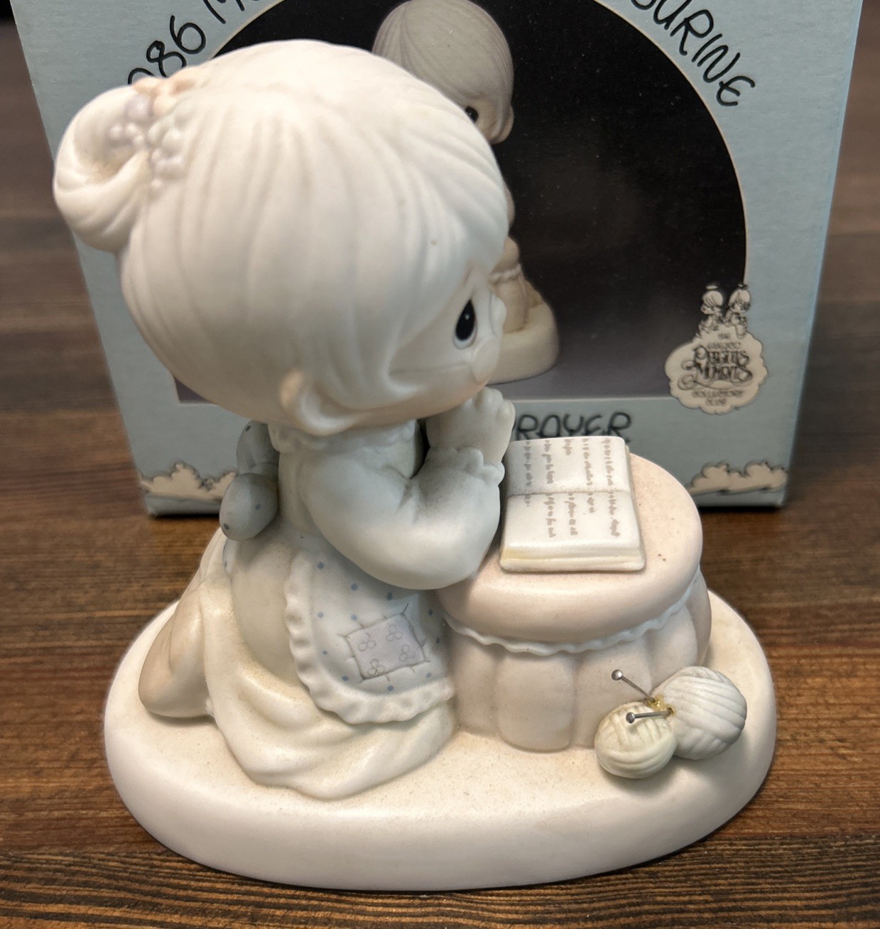 Precious Moments Figurine – Grama’s Prayer PM-861 With Box 1986