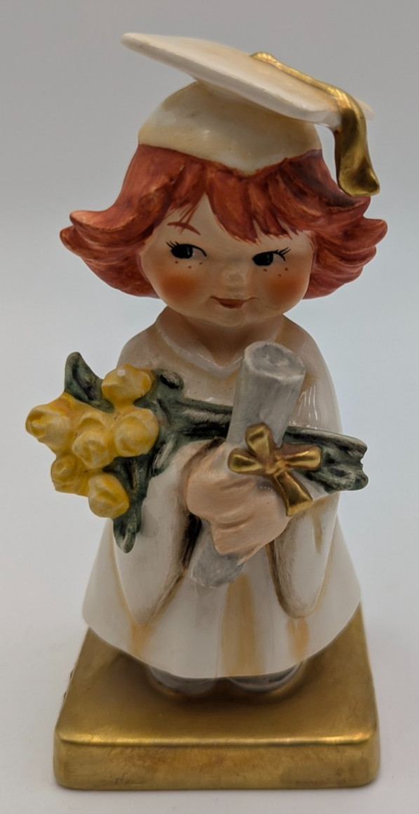 Vintage 1970 Goebel Hummel  Girl Graduate  FIRST  DEGREE  BYj 61 