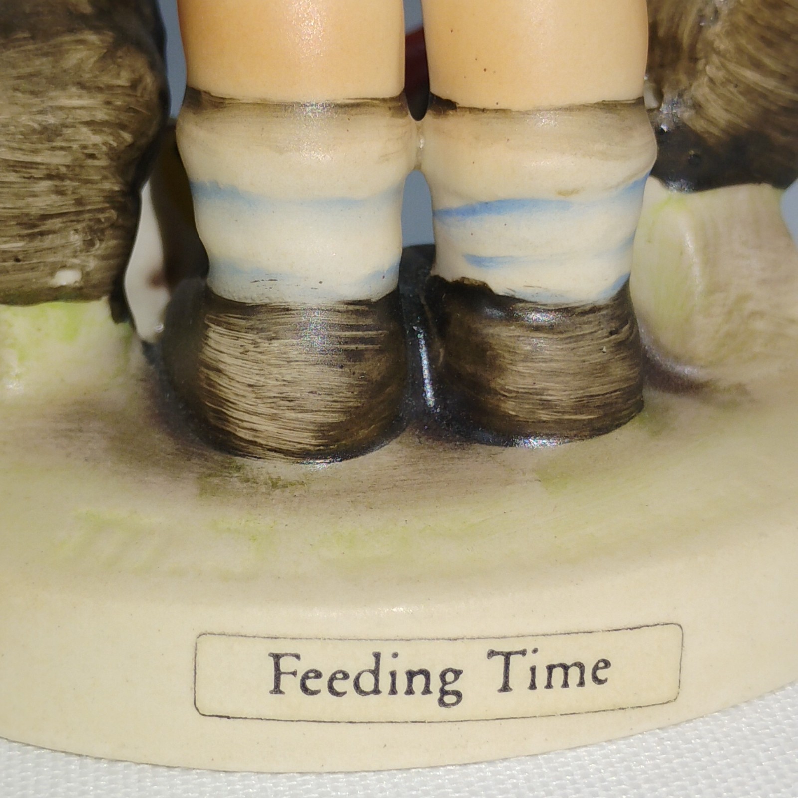 Hummel “FEEDING TIME” TMK4 #199/0 (4.5 inch) Excellent!