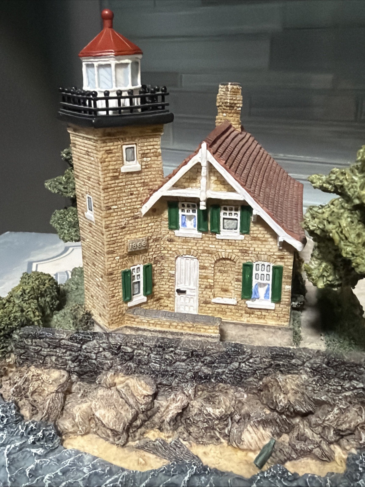 2000 Harbor Lights “Eagle Bluff” # 249 Lighthouse with COA & Box