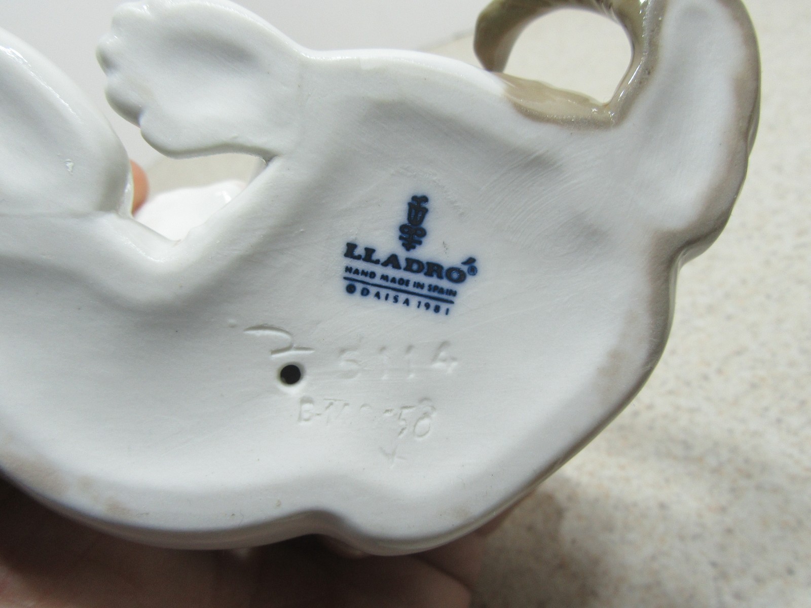 Lladro “Surprised Cat” Figurine, #5114, 5″ X 3 3/4″. Perfect Condition