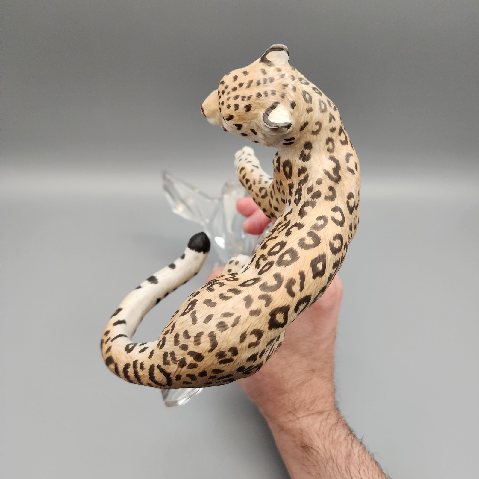 Franklin Mint Porcelain Snow Leopard Cat Figure Sculpture Statue On Crystal