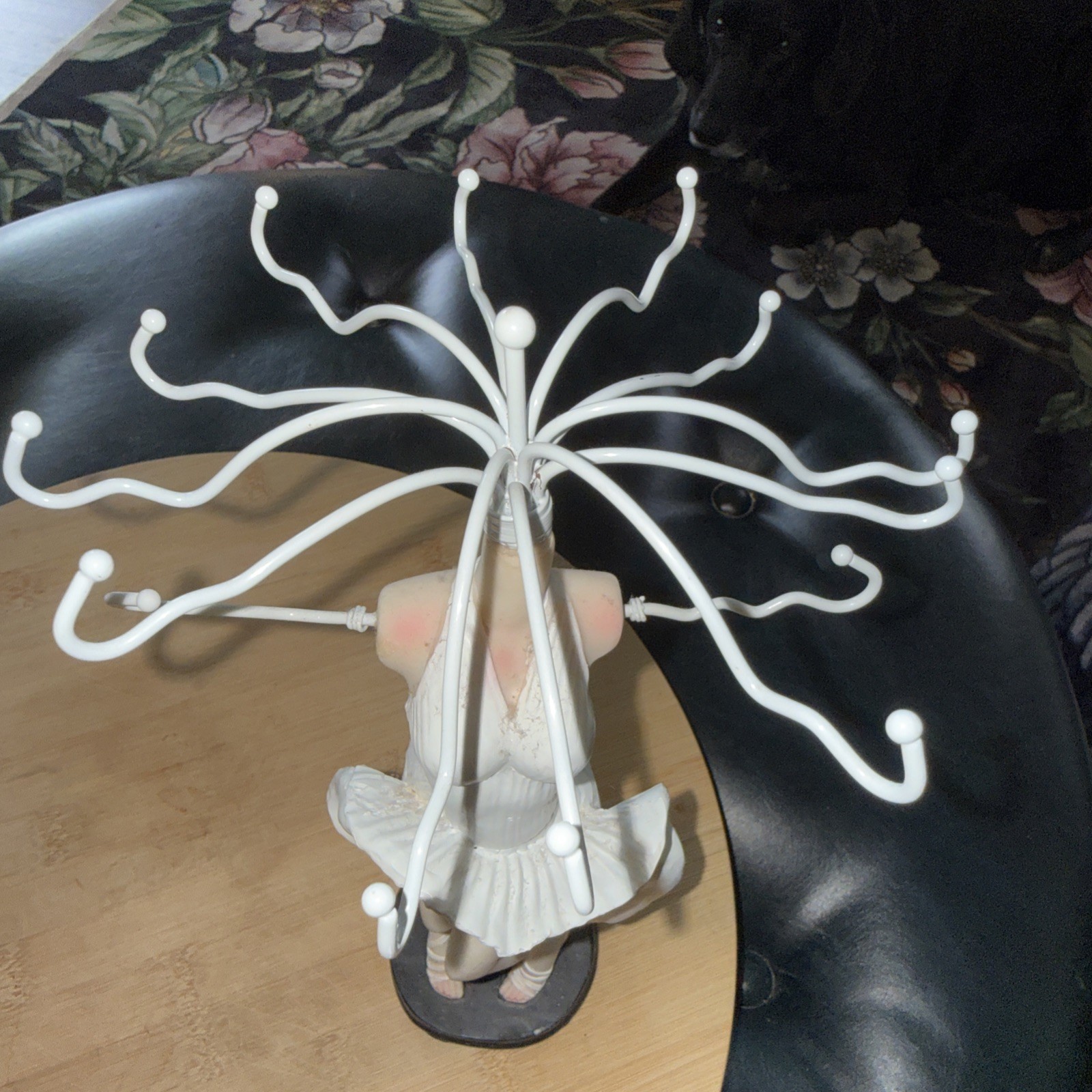 Marilyn Monroe Figurine Jewelry & Necklace Holder Iconic White Dress Figure 11″
