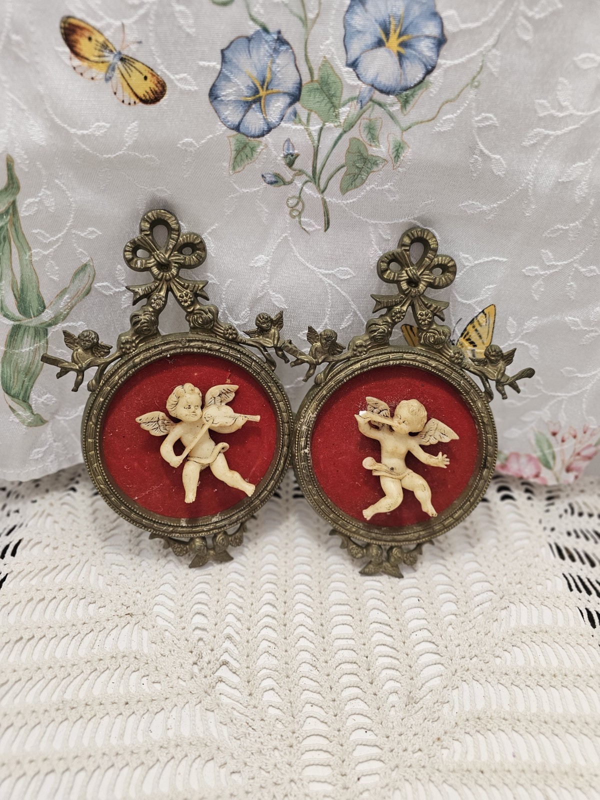 VTG Wall Plaques Set of 2 Cherub Angels Playing Instruments Gold Trim