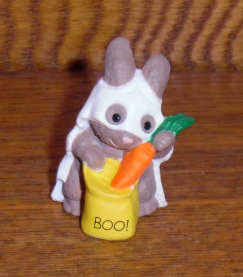 Hallmark 1989 Merry Miniatures Halloween Boo! Bunny In Ghost Figurine – 1 3/8″