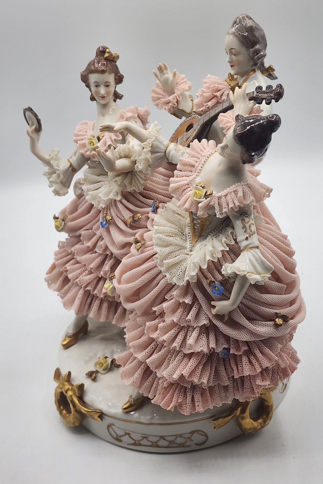 Lg. Antique Dresden Lace Franz Witter Figurine 3 Figures Dancing Pink 9″×9.5″