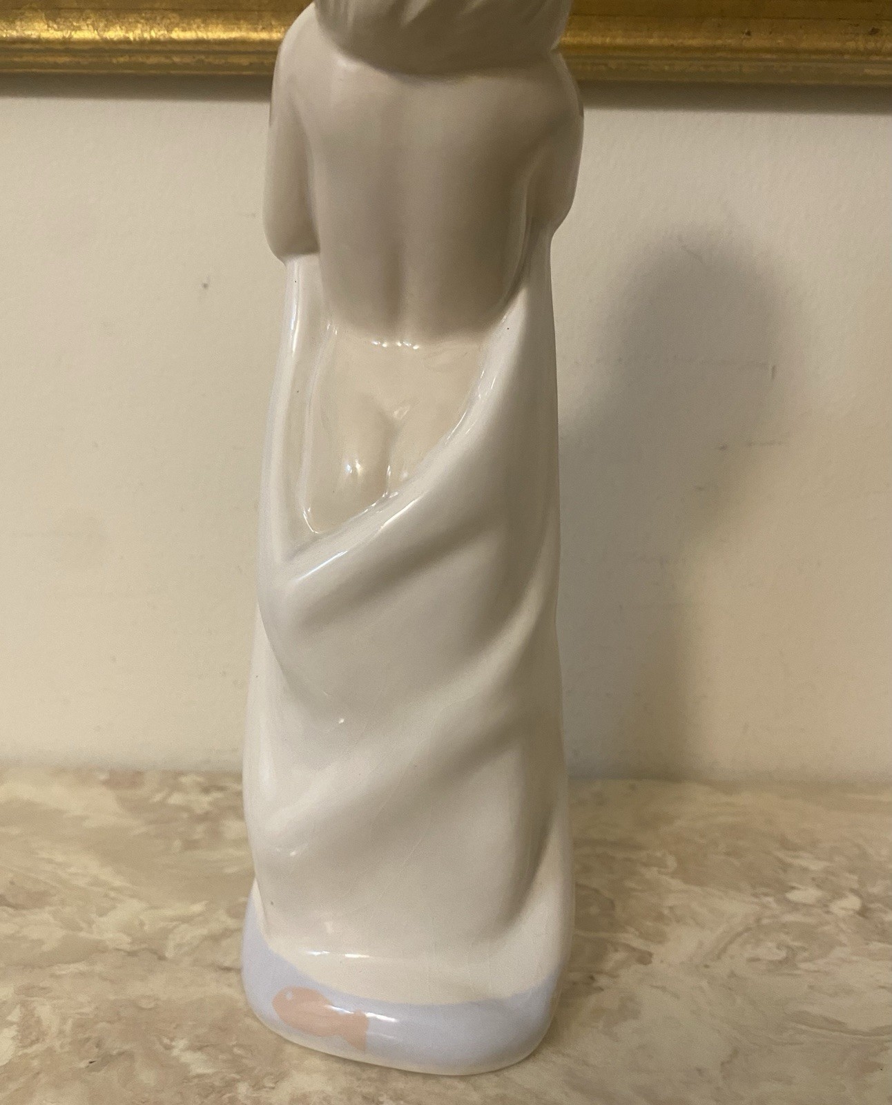 Vintage 1981 Glazed Porcelain Figurine Yawning Girl In Blanket Statue