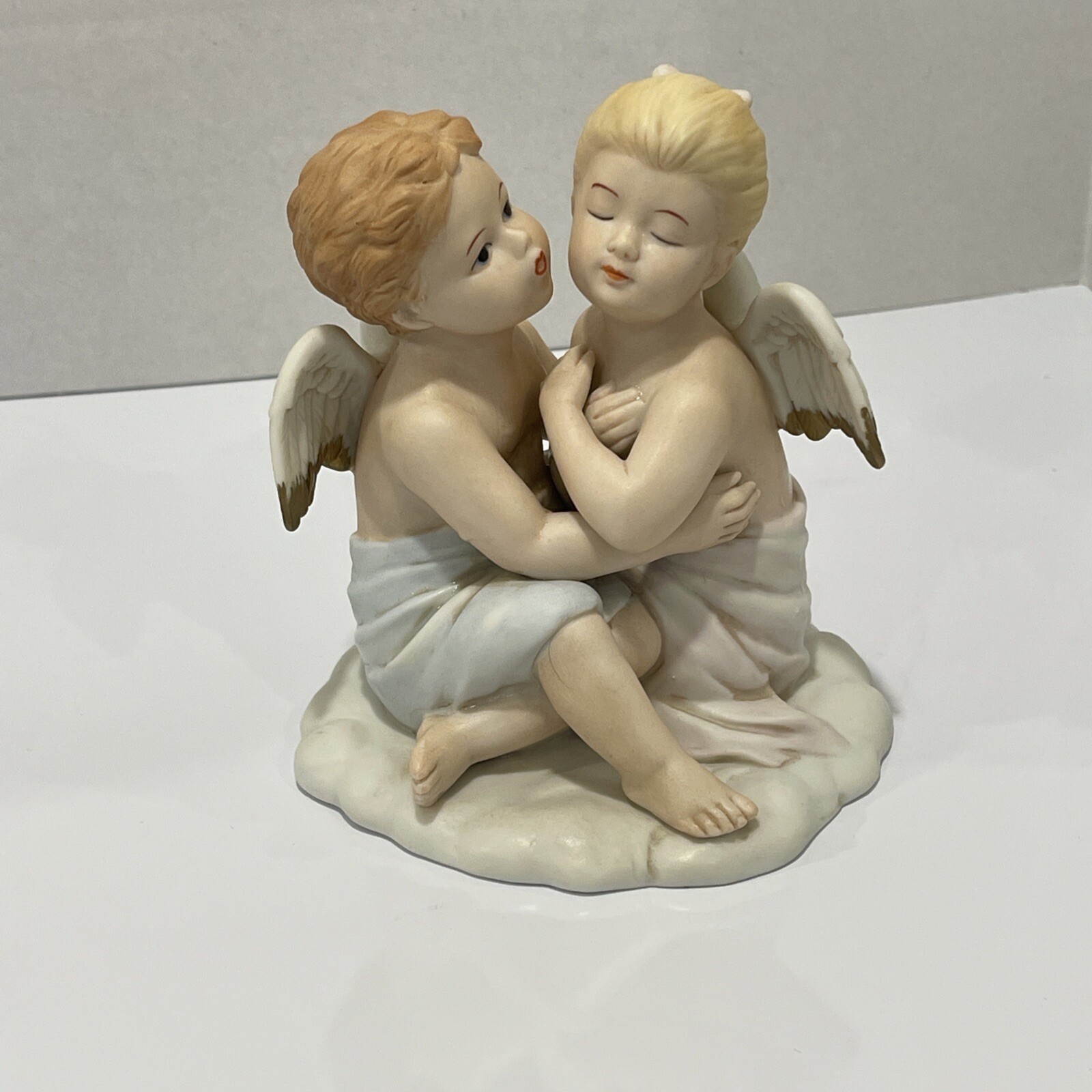 Home Interiors Gifts – Porcelain Figurine Kissing Angels # 8838 – 4 3/4″ tall