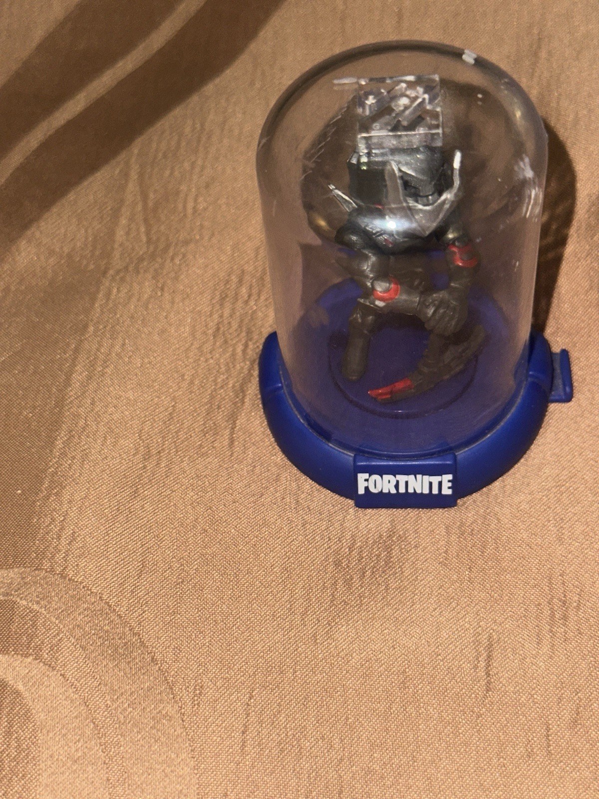 Fortnite Figurine Black Knight in Clear Display Dome w/ Blue FORTNITE Base
