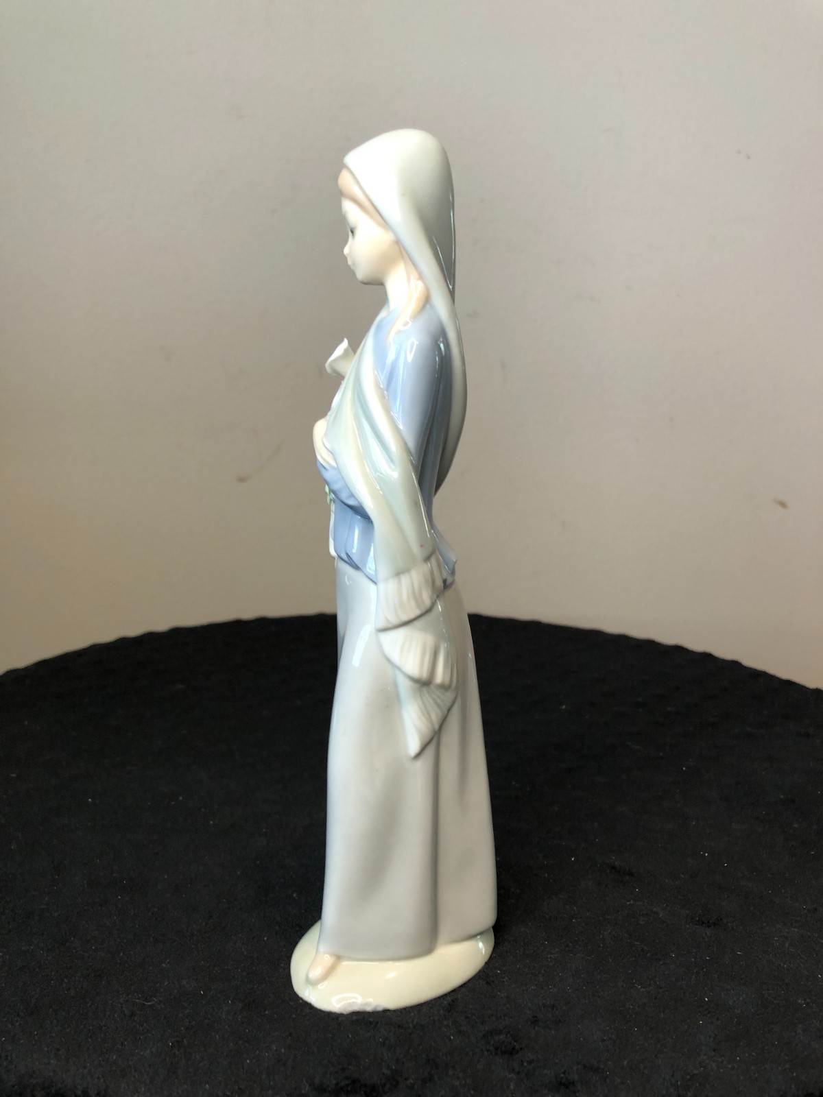 Retired Lladro #4650 Standing Girl Figurine with Calla Lilies, Uranium Glaze