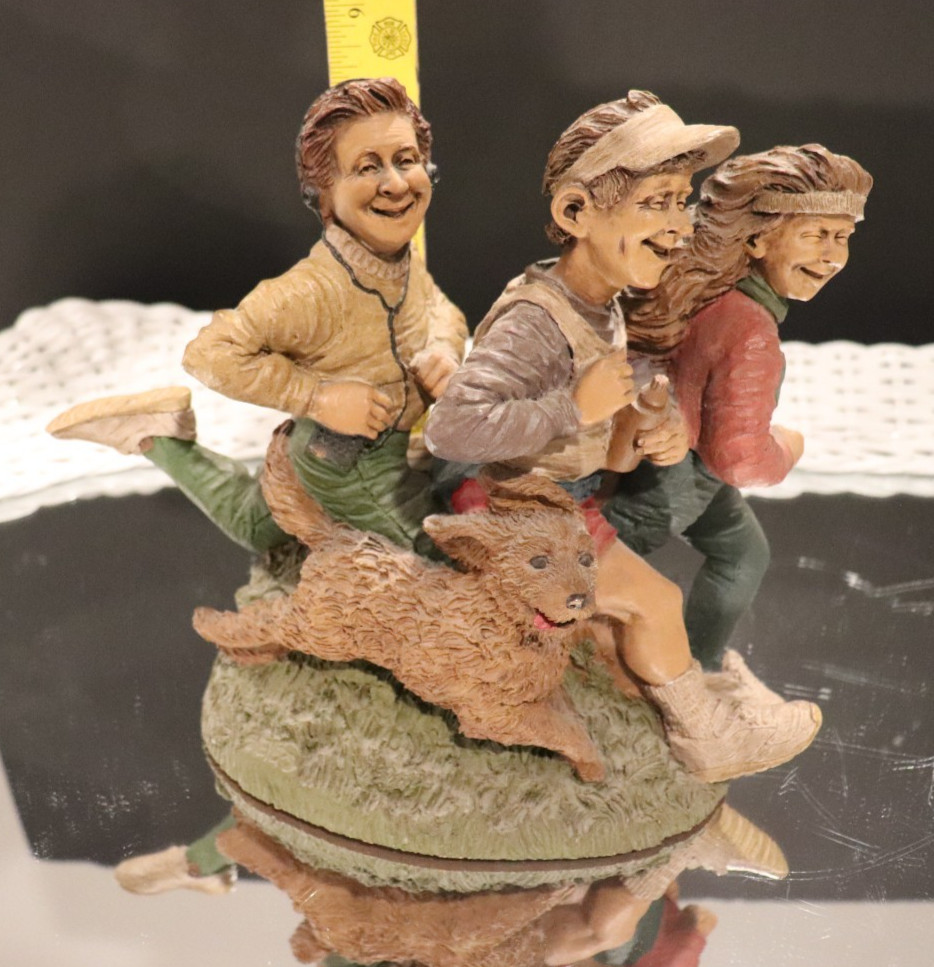 TOM CLARK CAIRN STUDIOS 2 BOYS 1 GIRL RUNNING SCULPTURE #8052 BY LEE STEVENS