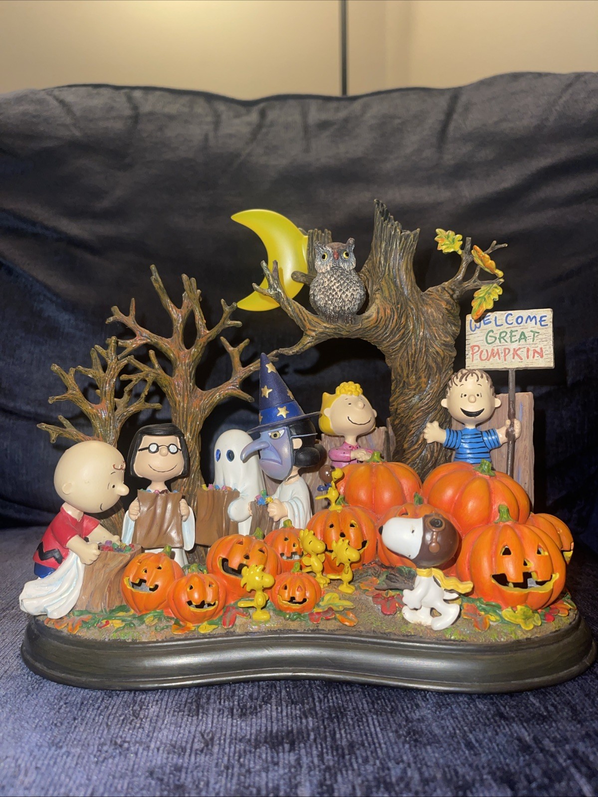 Peanuts Gang “Welcome Great Pumpkin” Danbury Mint Lighted Halloween “FLAWS” READ