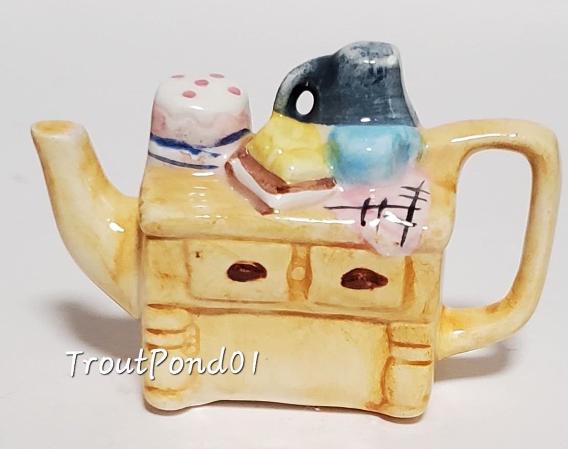 Lot 10 Red Rose Mini Ceramic Teapots Time for Tea Roseville Inventions 1996-99