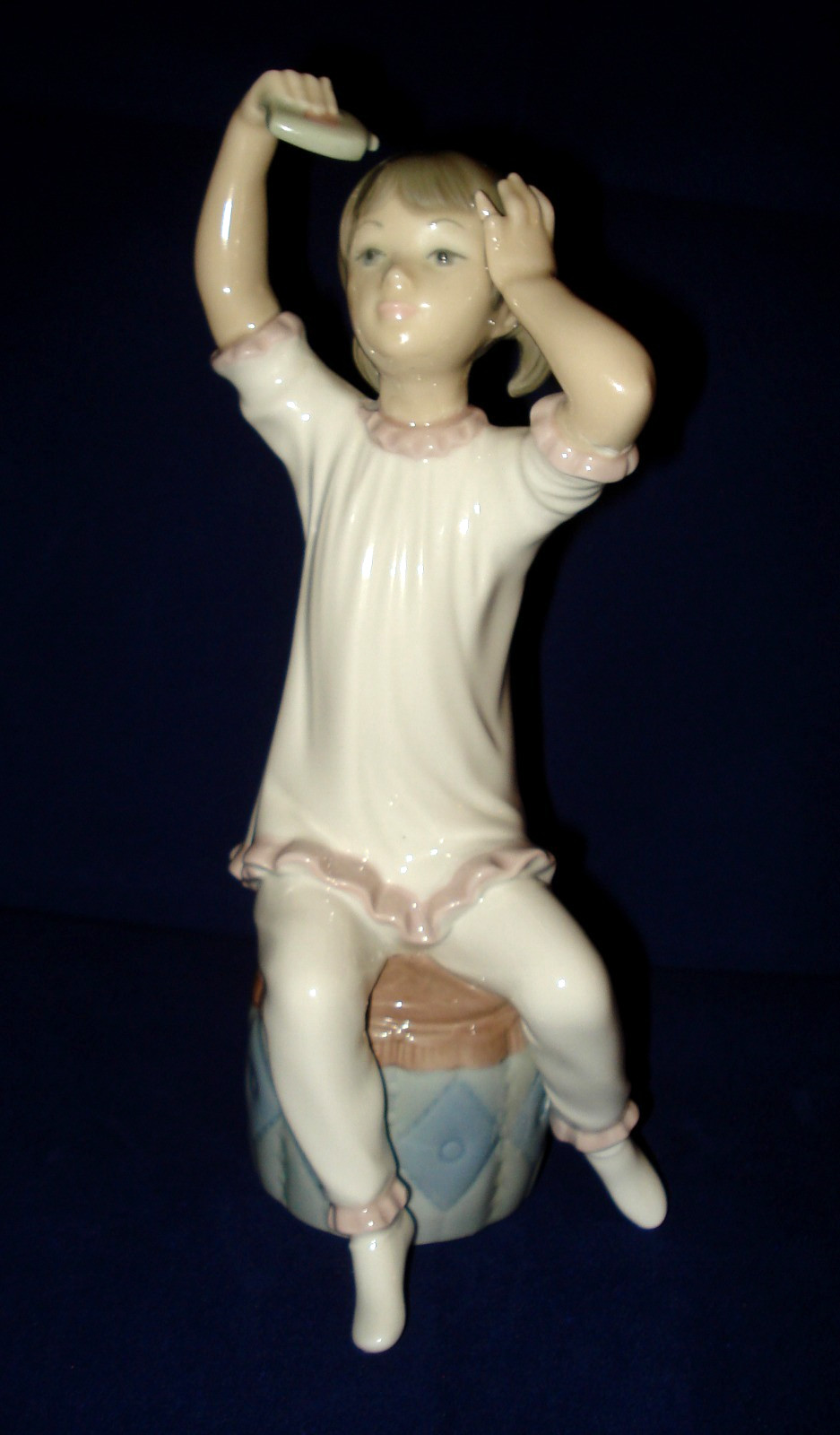 LLadro Porcelain Girl Shampooing Figurine # 1148 Retired 1985 Repaired 8.5” Tall