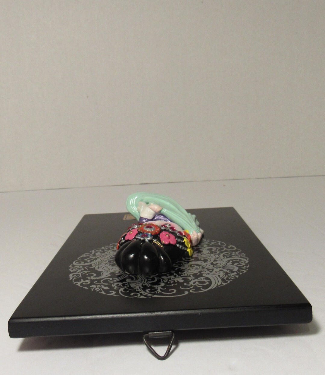 XI SHI, Chinese Drama Character, Wall Folk Art. Resin Hand Painted, 3D Figurine