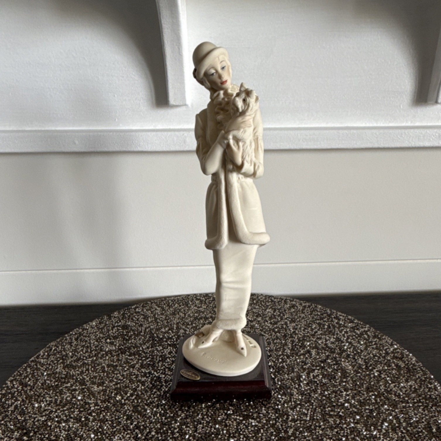 GIUSEPPE ARMANI FLORENCE PORCELAIN FIGURINE LADY WITH DOG MADE IN ITALY