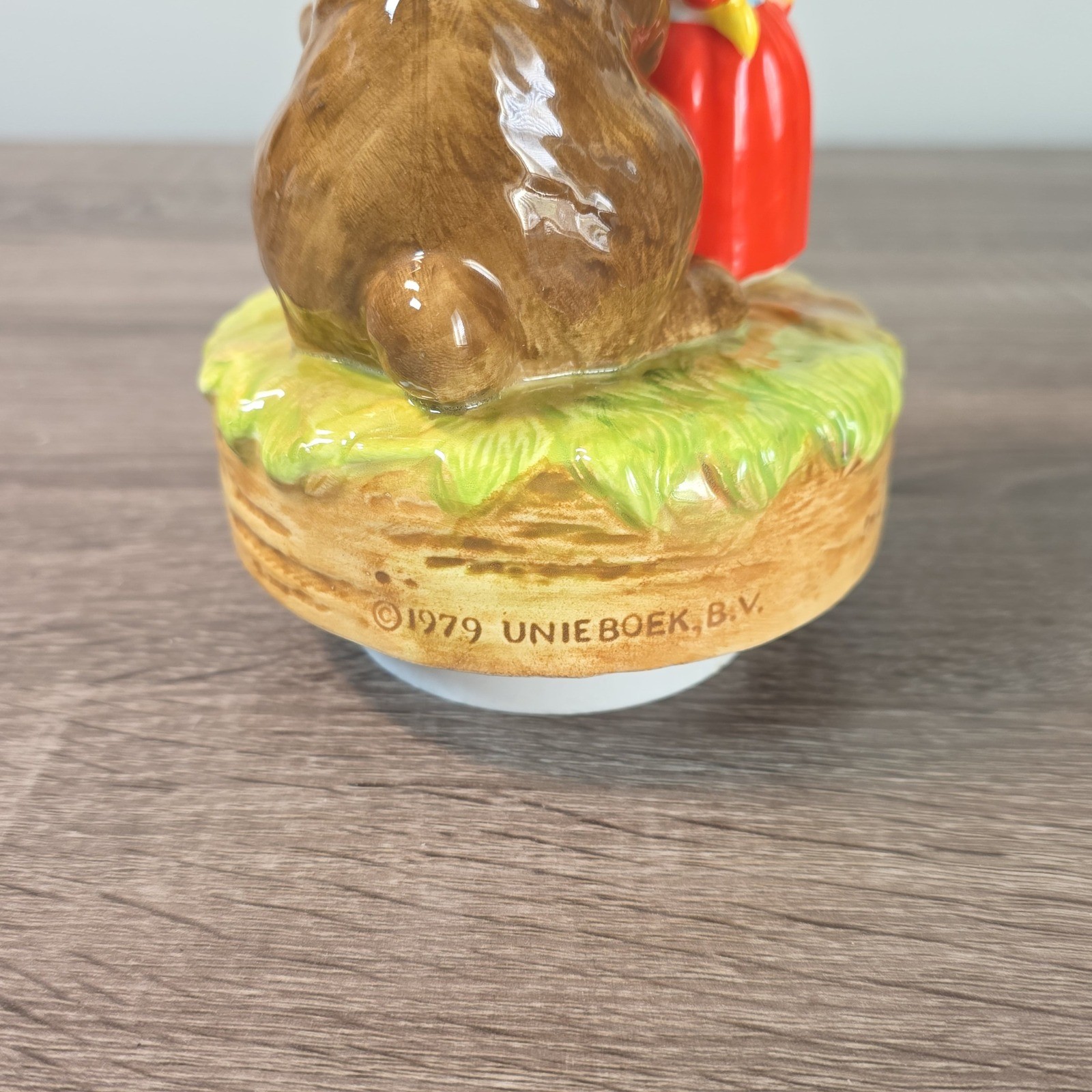 Vintage 1979 Gorham Gnome Girl and Rabbit Musical Figurine Rien Poortvliet Japan