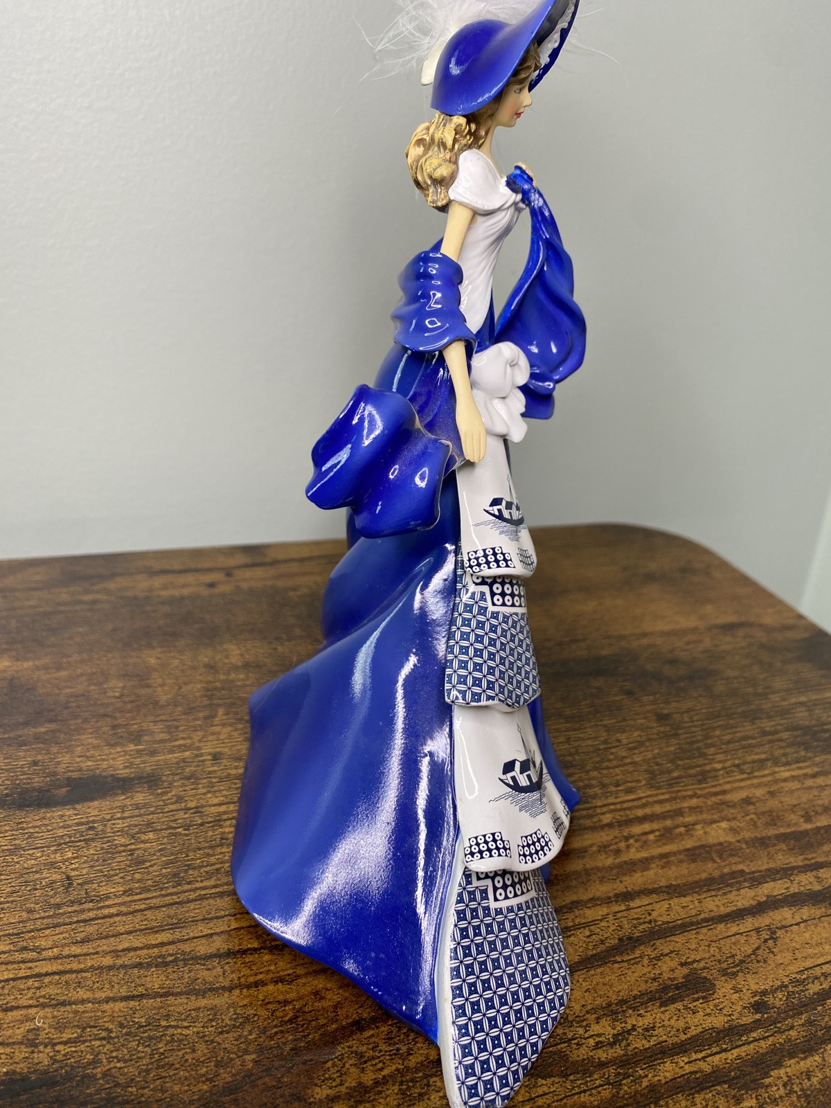 Hamilton Collection Blue Willow Lady Collection Miranda Figuine Limited Edition