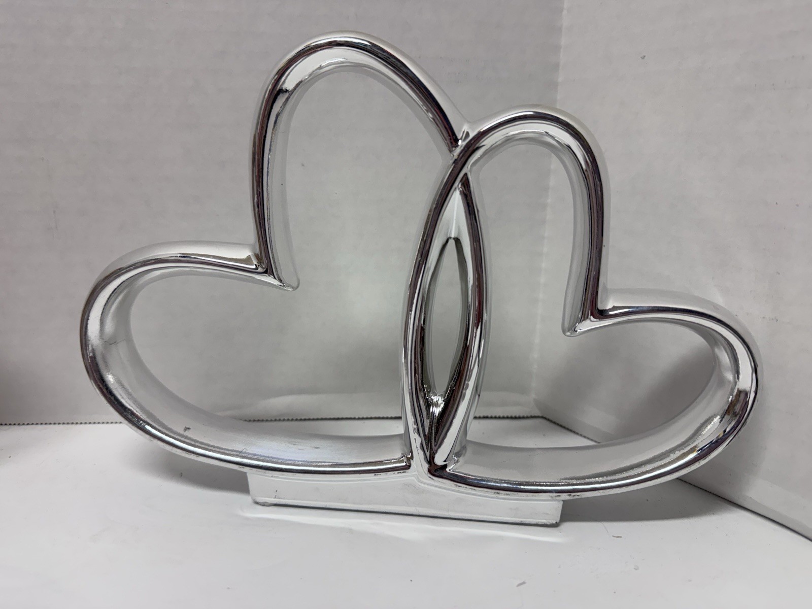 Double Intertwined Hearts Silver Porcelain