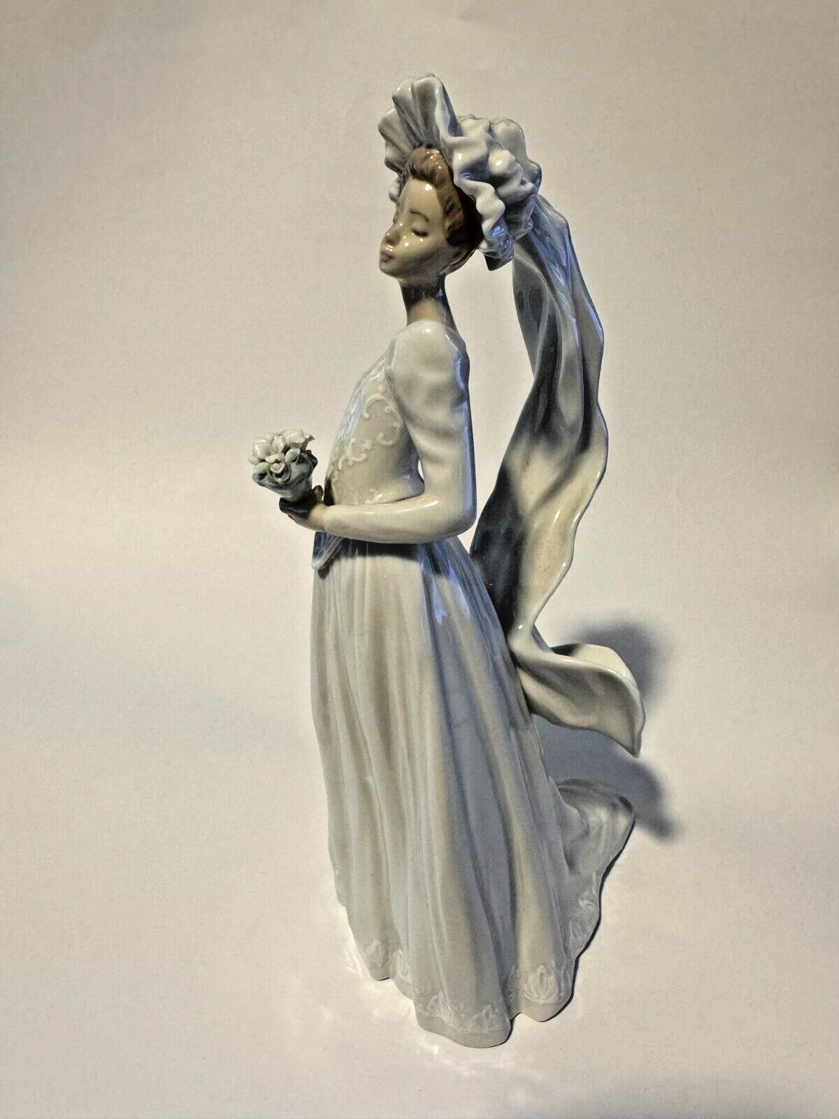 Lladro Down the Aisle #5903 Porcelain Figurine 10-1/2 in x 5-1/2 in x 4-1/2 in
