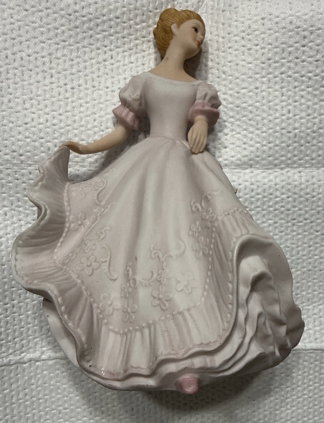 Home Interiors Homco “Lady Caroline” 1993 Masterpiece Porcelain Figurine 9″ Tall