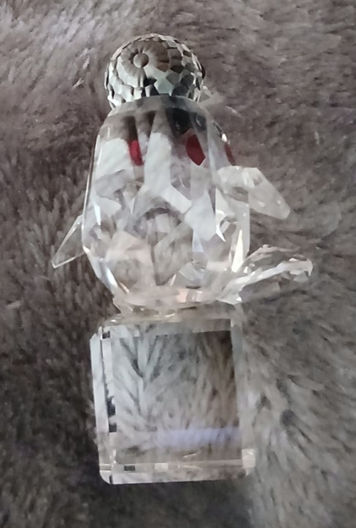 Rare Retired – Crystal World – Penguin On Cube With Heart