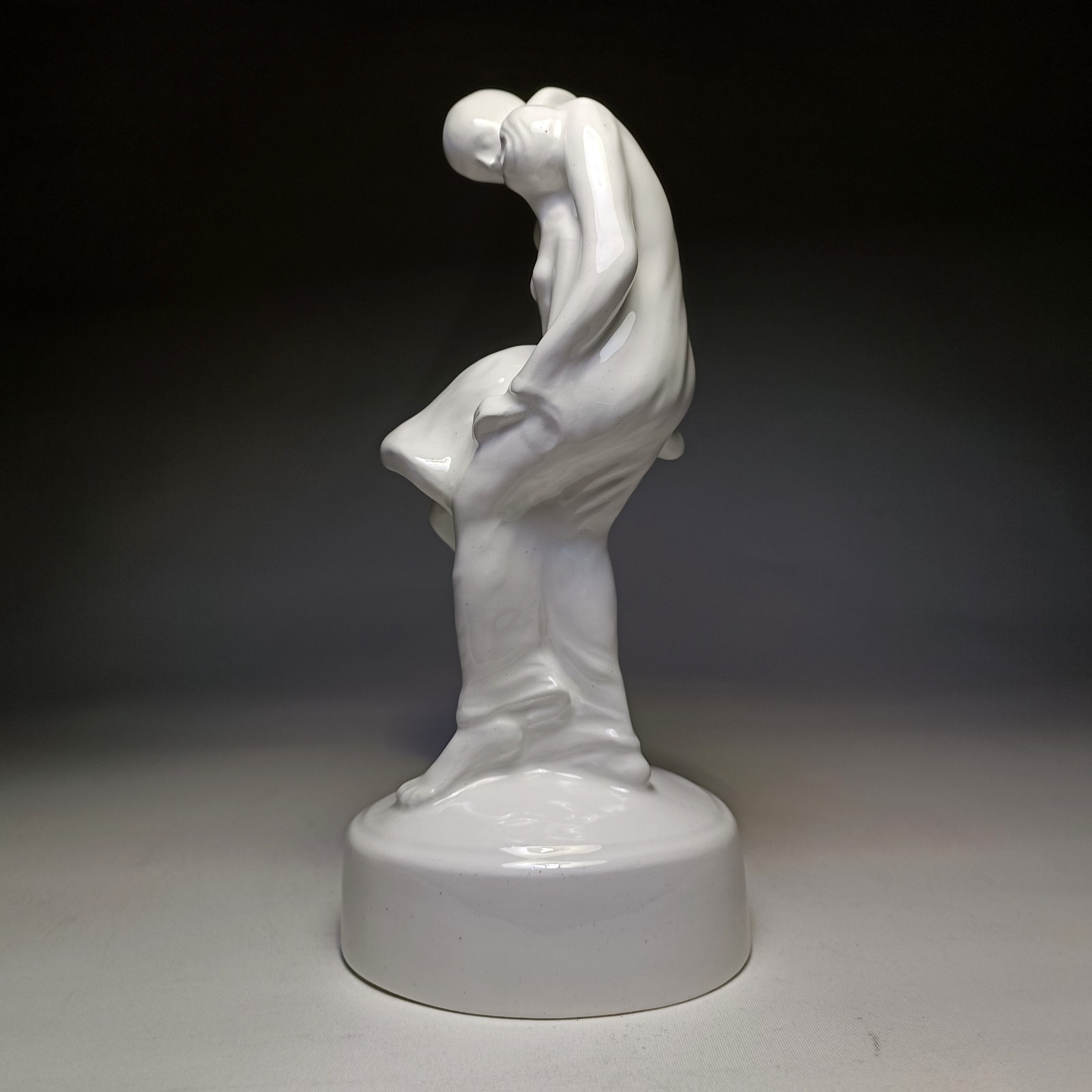 Art deco sculpture – Kissing couple in love – 21.5 cm – Porcelain