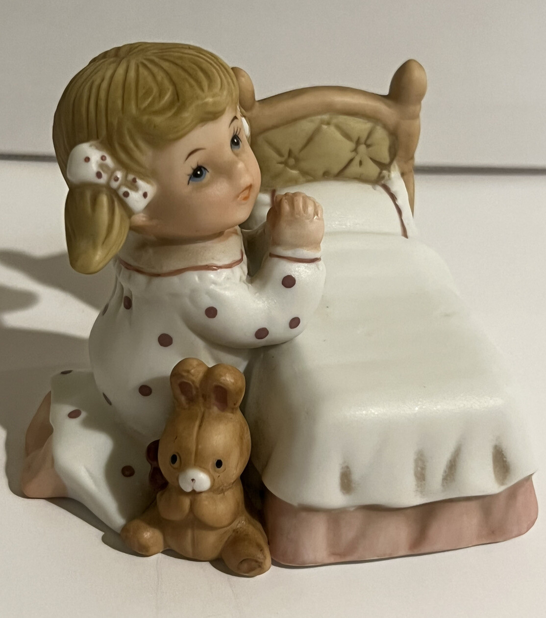 Homco Vintage Praying Girl Ceramic Figure Kneeling at the Bed Thailand #1420