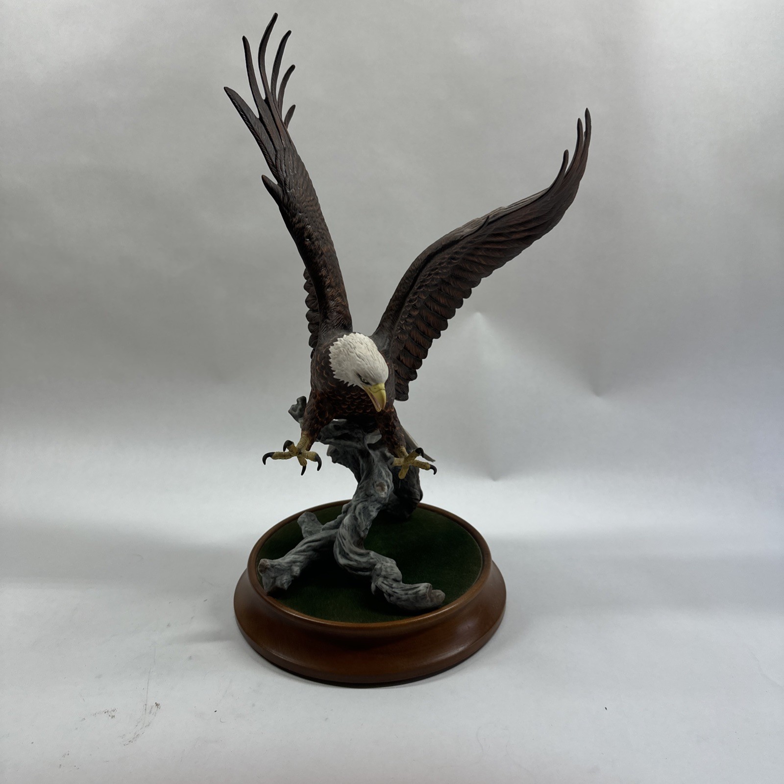 Franklin Mint American Majesty Bald Eagle Porcelain Figurine Van Ruyckevelt 1987