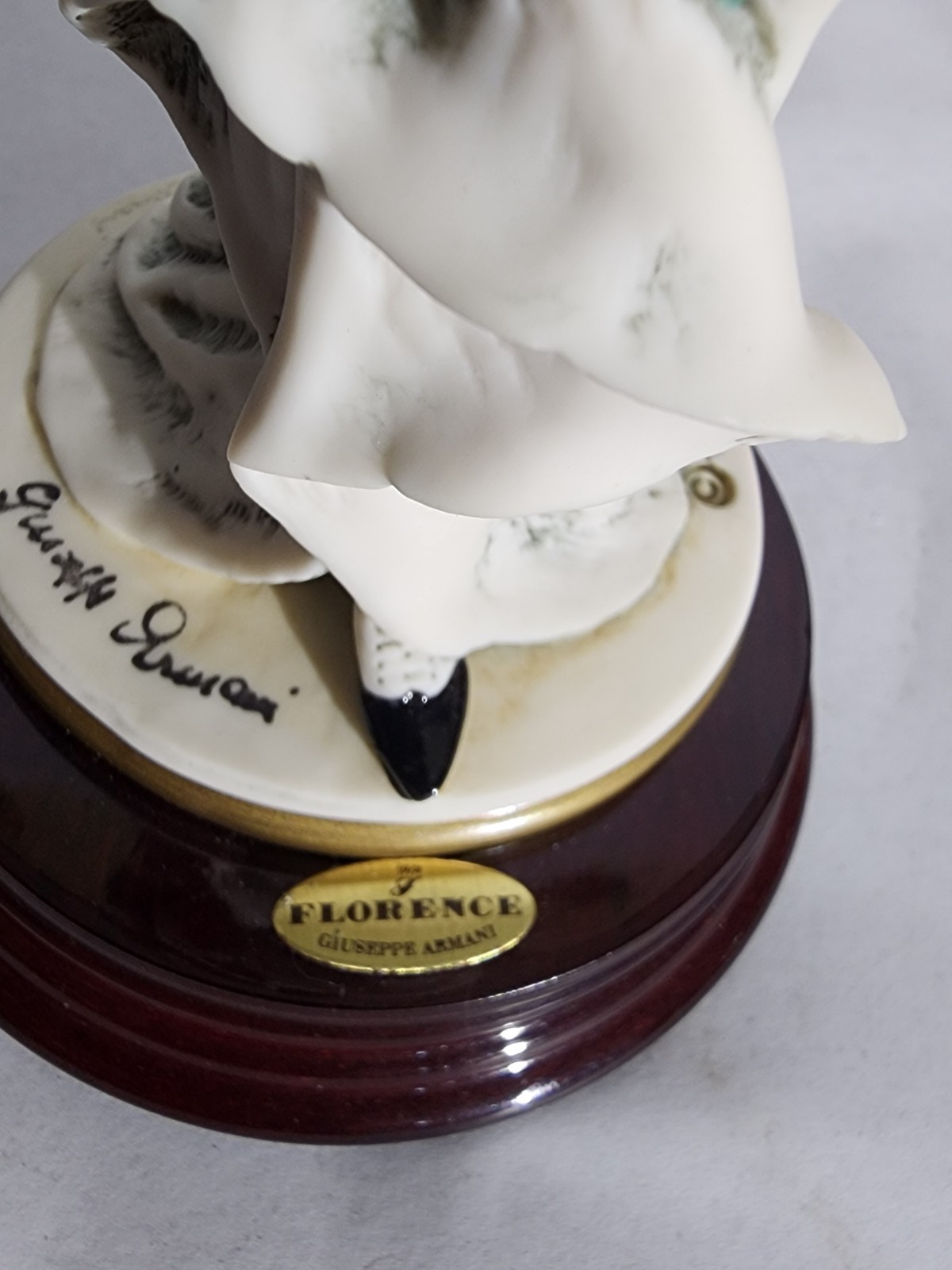Giuseppe Armani Figurine Capodimonte Alice Statue Florence Porcelain Décor 0718C