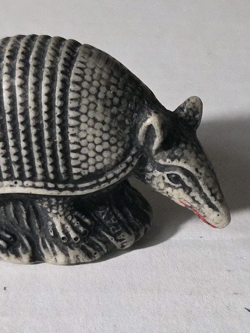 Vintage ARMADILLO Figurine Japan 3.25″ x 1.75″ x 1.5″