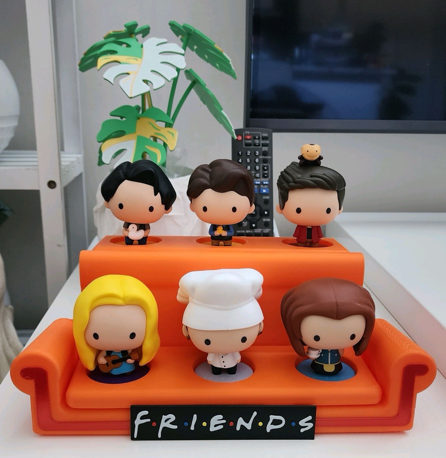 Special Edition F.R.I.E.N.D.S Couch – Mcdonald’s Figurine Display