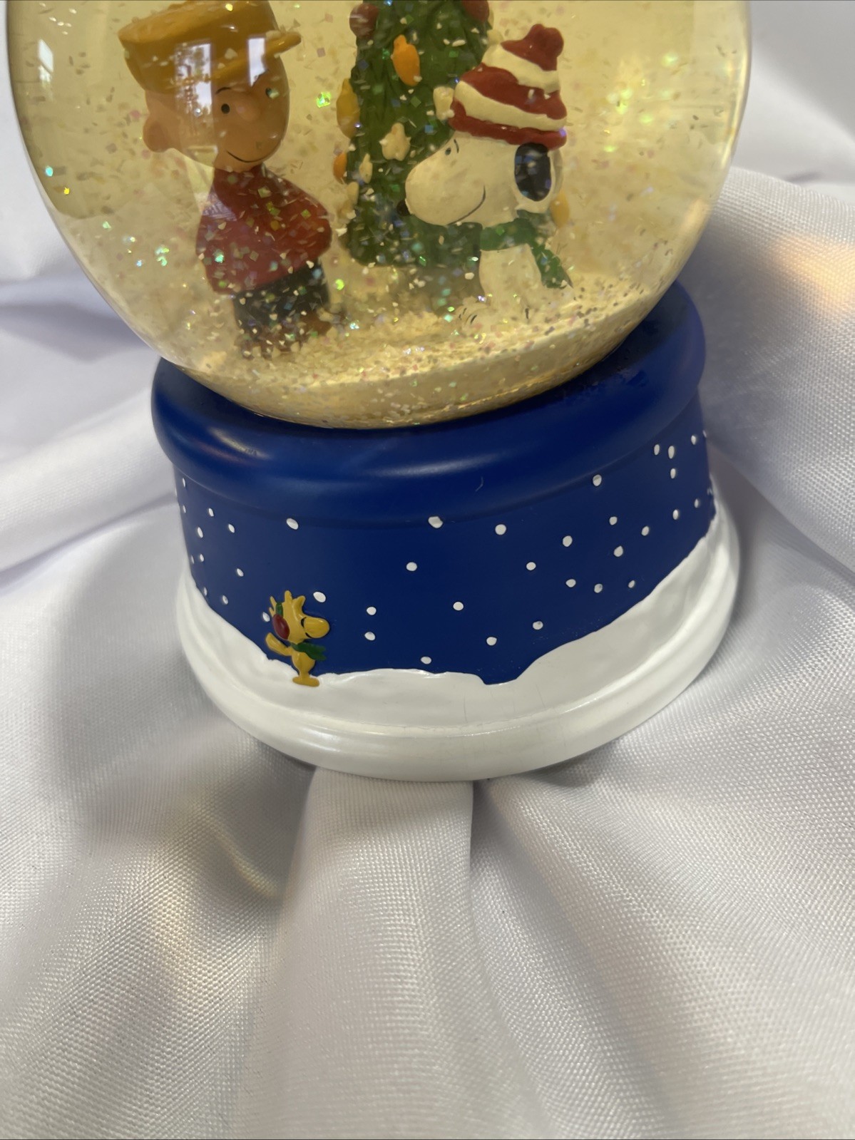Hallmark Peanuts Christmas 50th Anniversary Musical Snow Globe Snoopy Works
