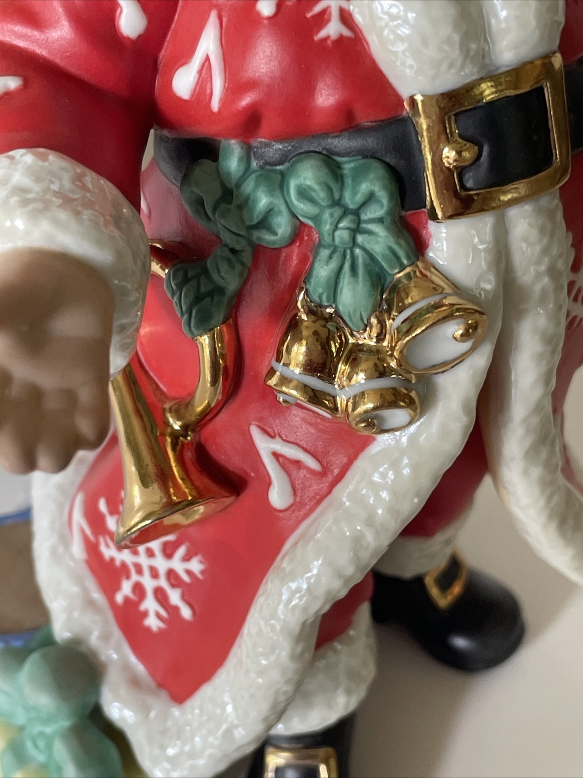 2002 Lenox Collections Santa Singing – Annual Santa Figurine