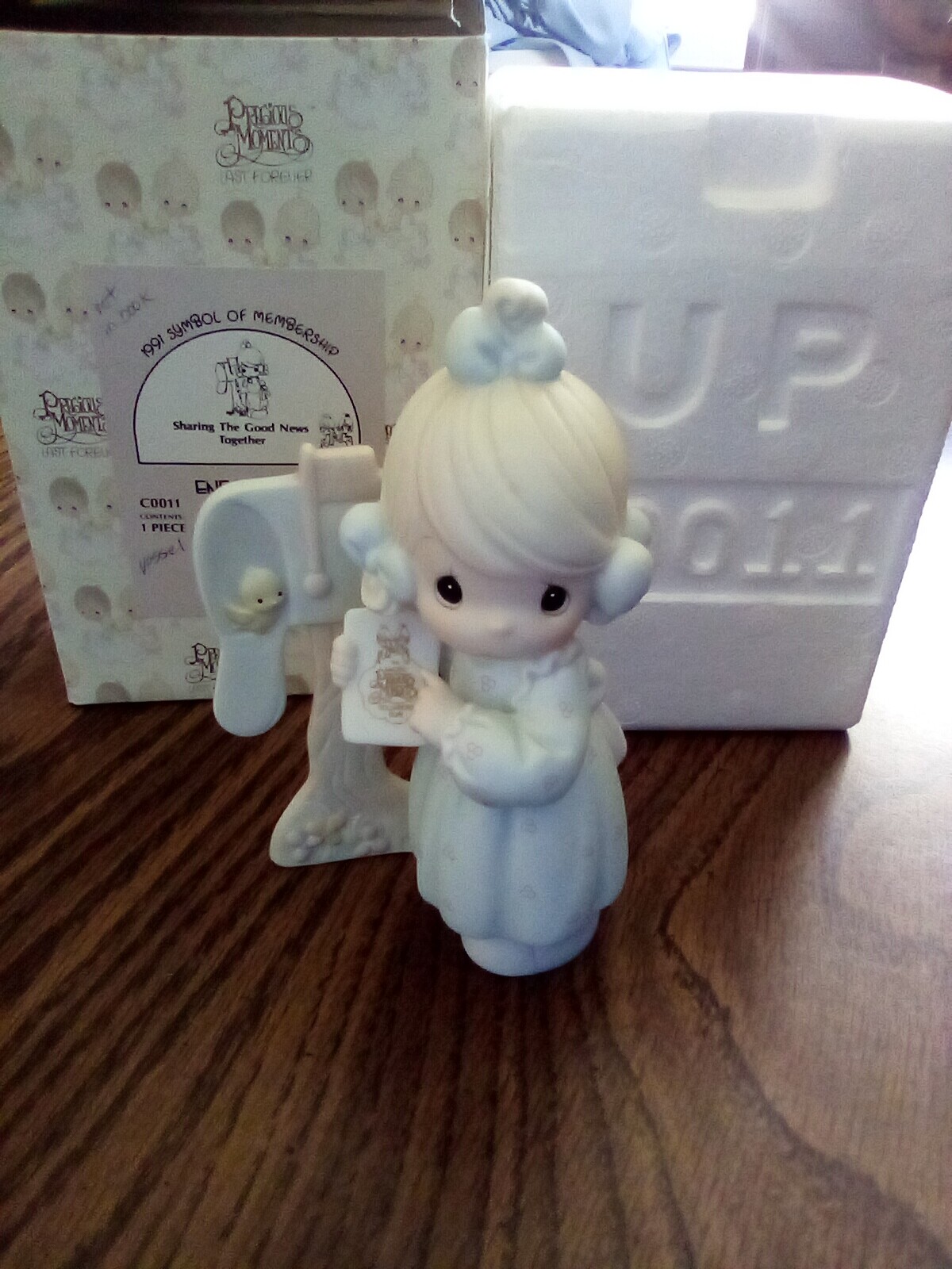 Precious Moments figurine C0011 Sharing The Good News Together 1991 Membership
