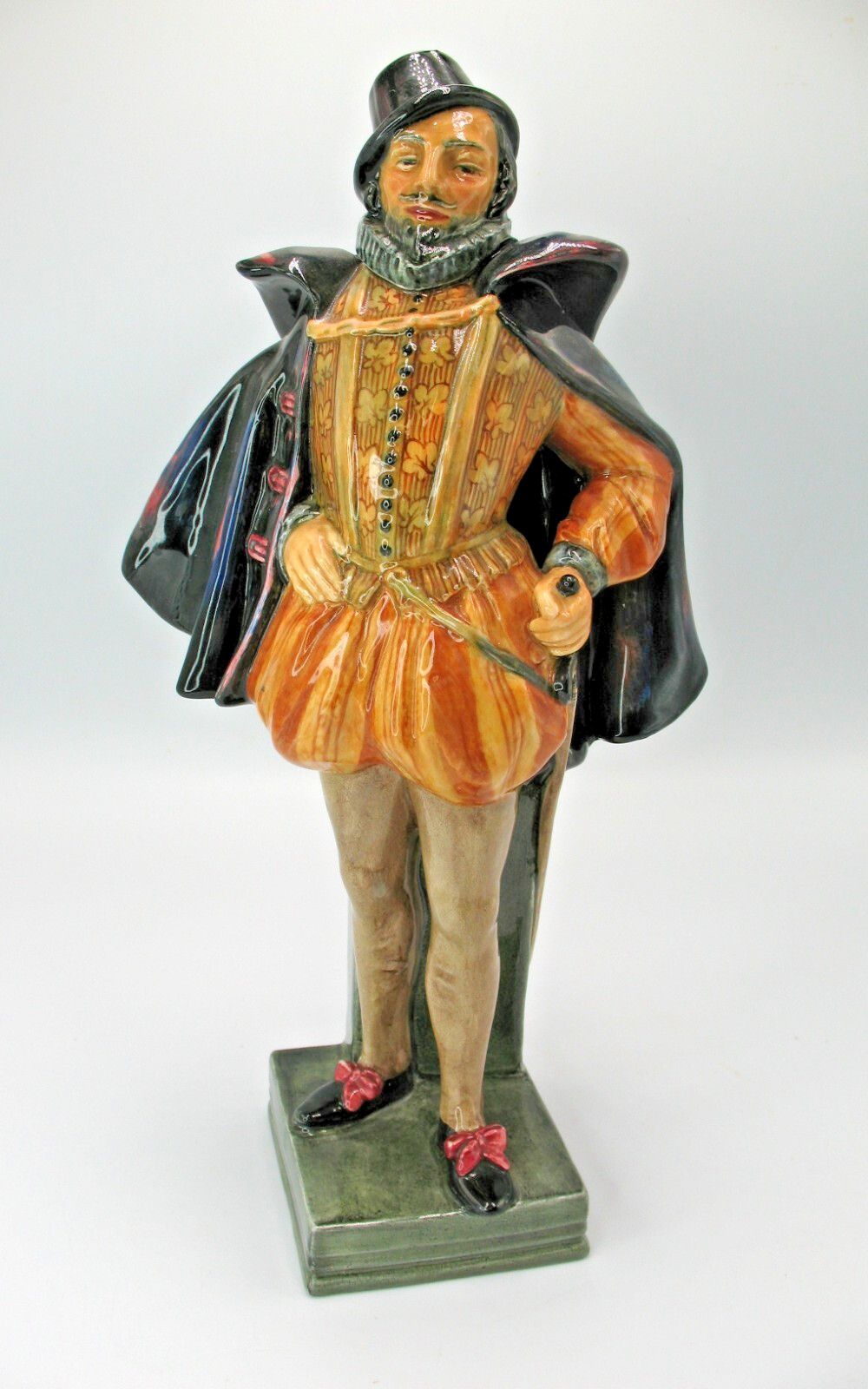 Royal Doulton Figurine Sir Walter Raleigh HN 2015 NICE (1948-1955) 11-1/2″ *2R