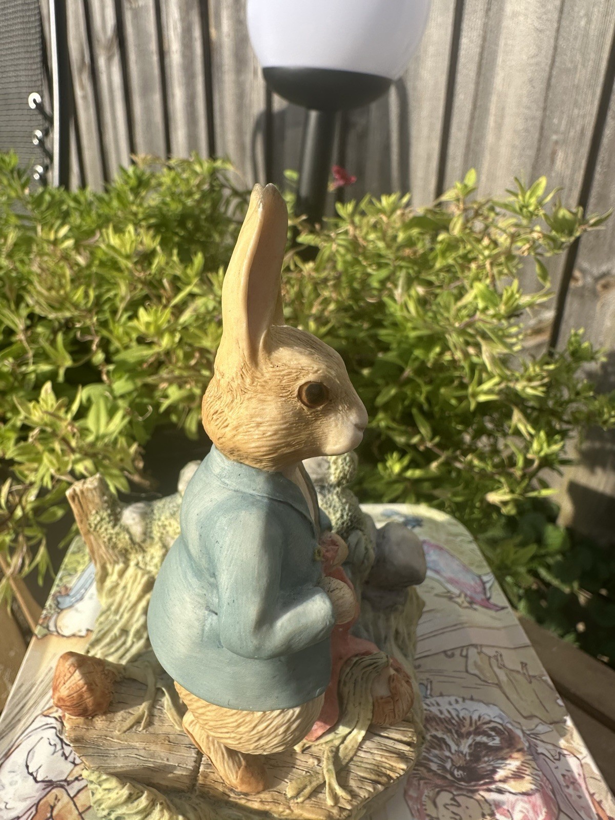 Vintage World Of Beatrix Potter Peter Rabbit In The Garden BP1 Figurine with Tin
