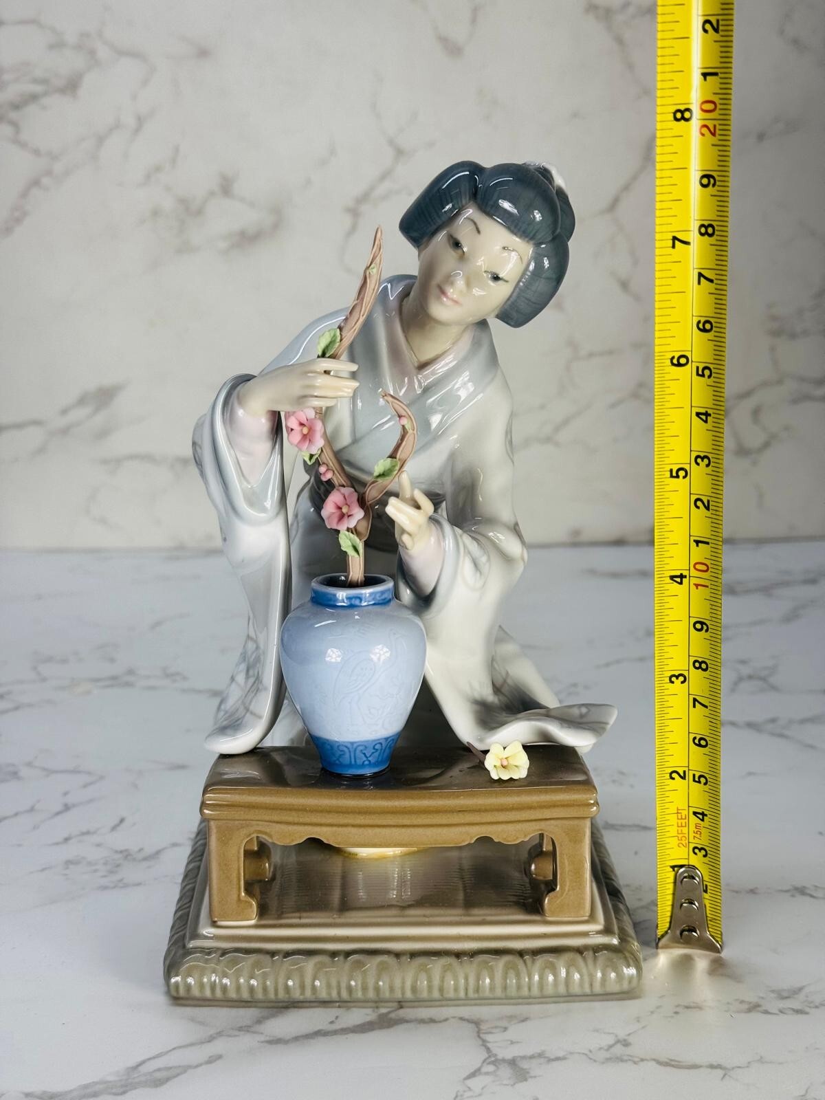 Lladro Japanese Geisha Flower Arranger Porcelain Figurine 4840