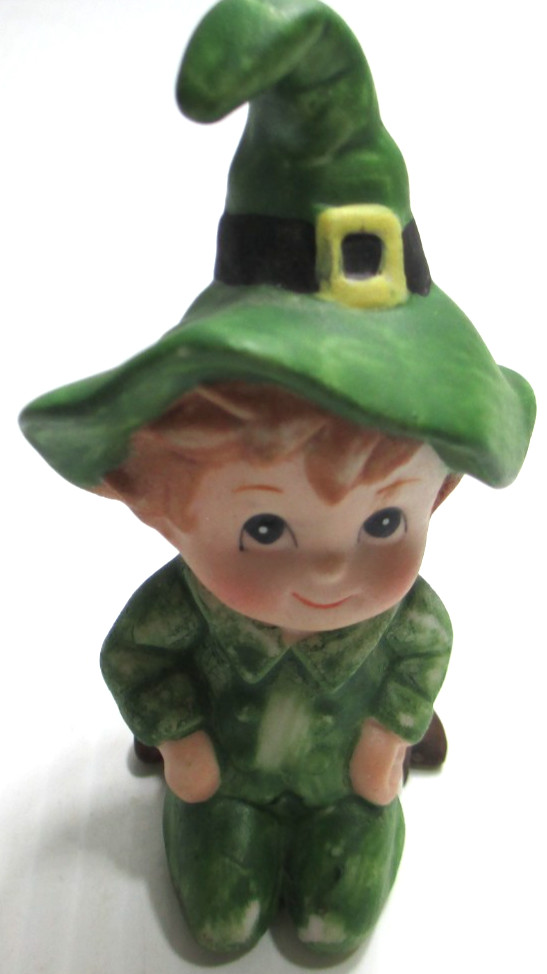 Vintage Lefton Figurine St Patrick’s Day Leprechaun Pixie Elf Kneeling 3″ Tall