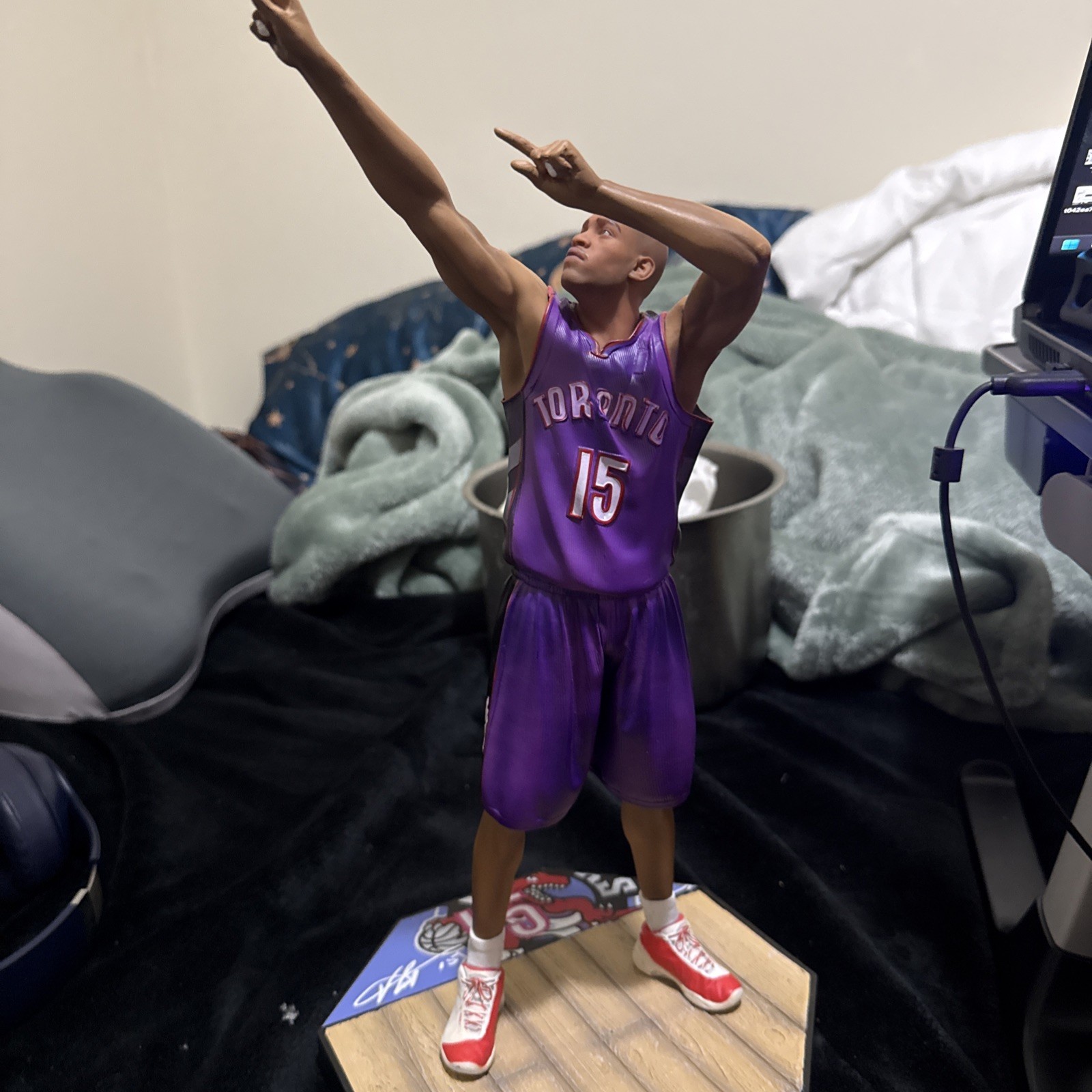 Carter figurine